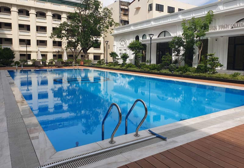 Bể bơi ngoài trời Hoàn Kiếm nằm trong khách sạn Quân đội