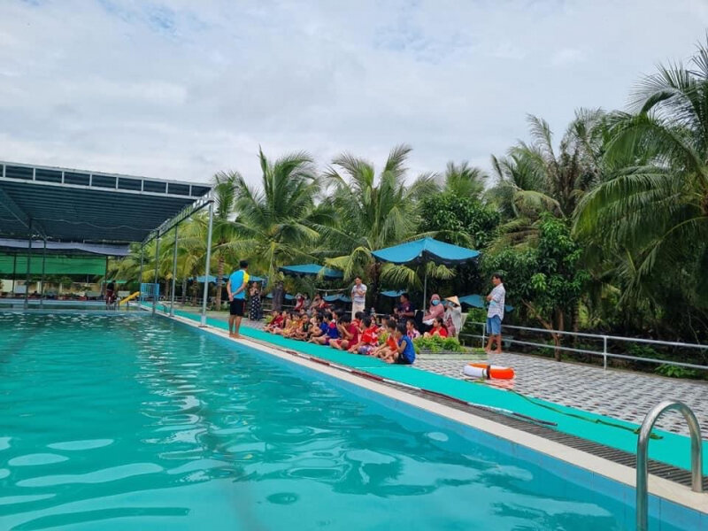 Dịch vụ học bơi tại bể Tám Đáng