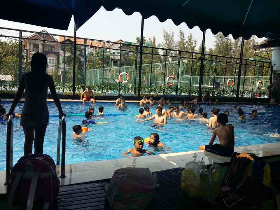 Học bơi hồ bơi Trung Sơn