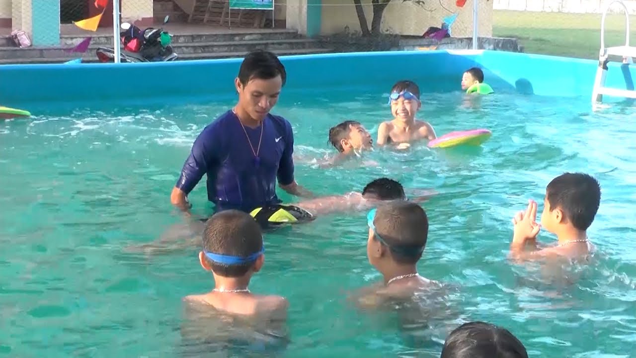Đội ngũ giáo viên tại câu lạc bộ bơi lội Lộc Nga luôn tận tâm